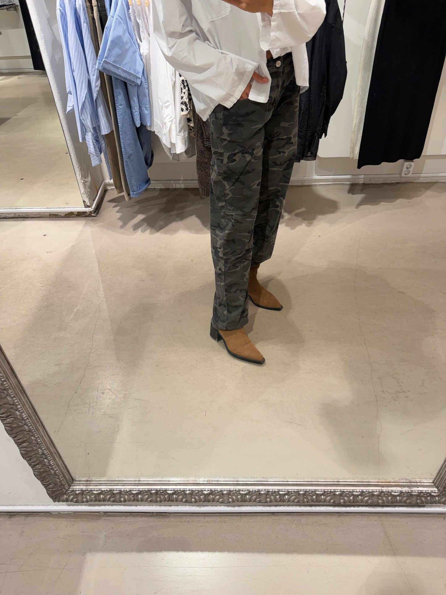Camouflage jeans
