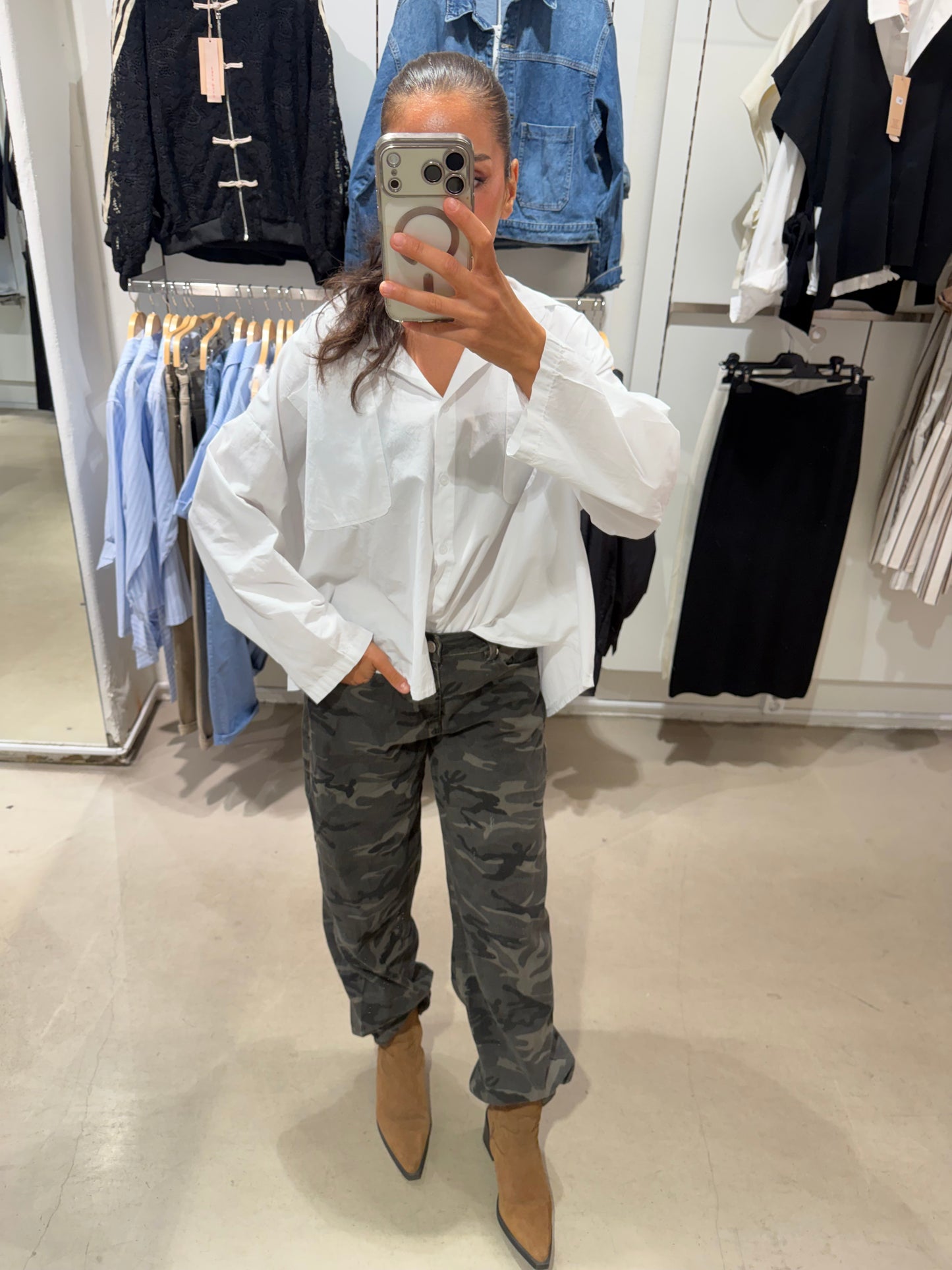 Camouflage jeans